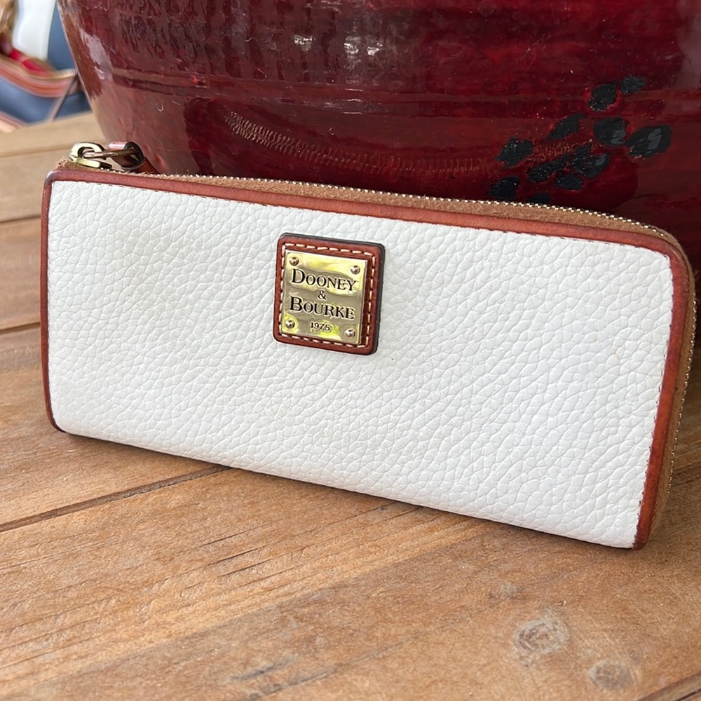 Dooney & Bourke wallet